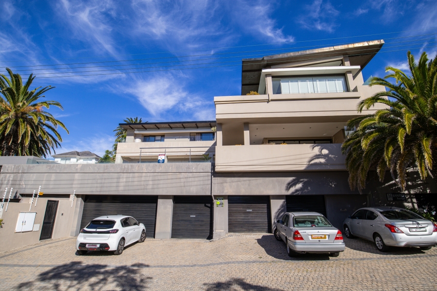 To Let 6 Bedroom Property for Rent in Bantry Bay Western Cape